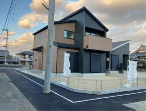 亀山市山下町、新築一戸建ての画像です