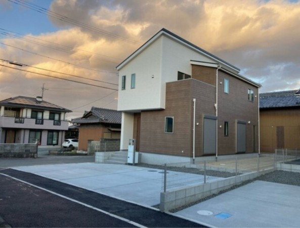 亀山市山下町、新築一戸建ての画像です