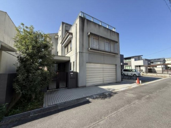 鈴鹿市自由ヶ丘、中古一戸建ての画像です