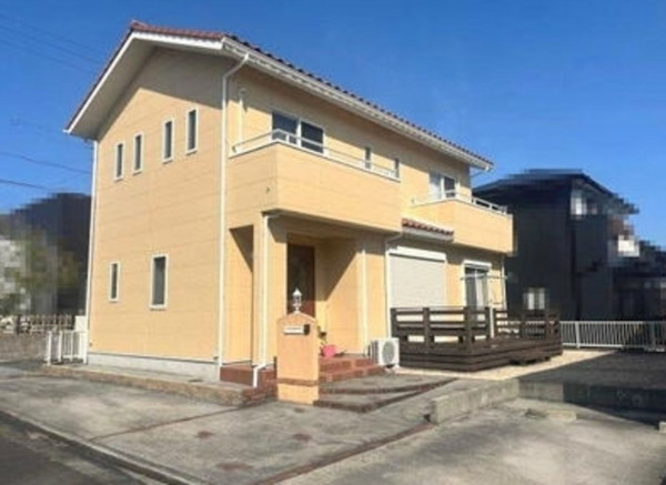 亀山市アイリス町、中古一戸建ての画像です