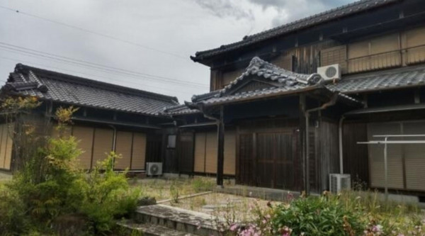 亀山市みどり町、中古一戸建ての画像です