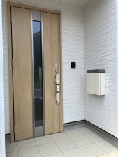 須坂市大字須坂、新築一戸建ての玄関画像です
