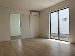 須坂市大字須坂、新築一戸建ての居間画像です