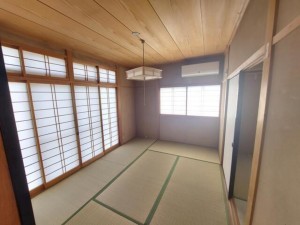 須坂市大字小河原、中古一戸建ての居間画像です