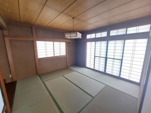 須坂市大字小河原、中古一戸建ての居間画像です