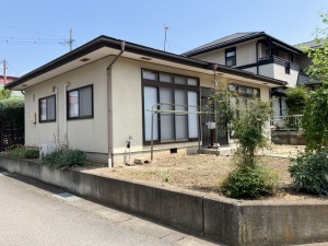 須坂市大字小河原、中古一戸建ての外観画像です