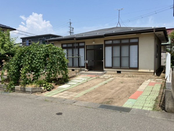 須坂市大字小河原、中古一戸建ての駐車場画像です