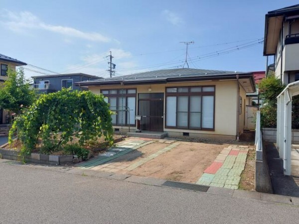 須坂市大字小河原、中古一戸建ての外観画像です
