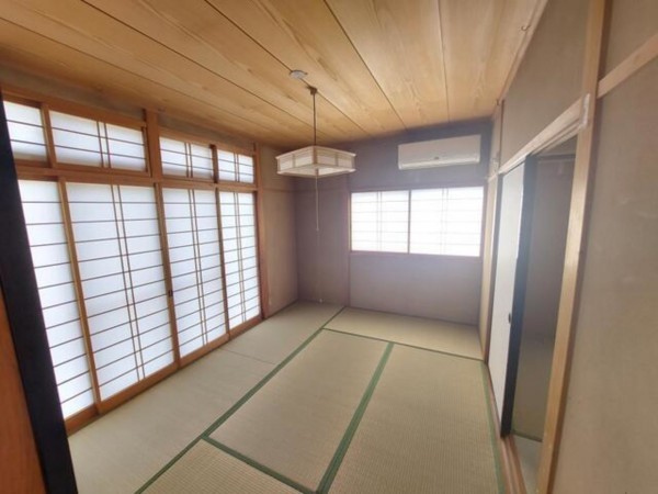 須坂市大字小河原、中古一戸建ての居間画像です