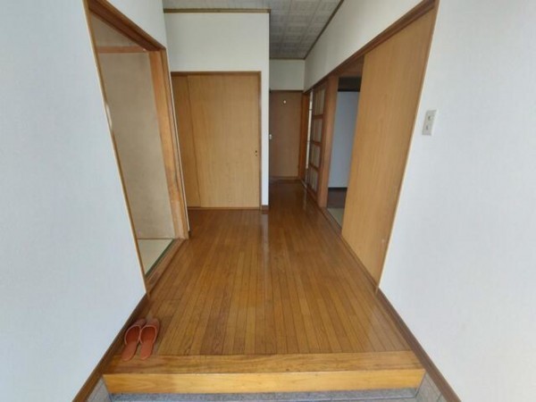 須坂市大字小河原、中古一戸建ての玄関画像です