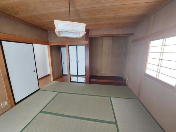 須坂市大字小河原、中古一戸建ての居間画像です