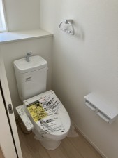 長野市大字北堀、新築一戸建てのトイレ画像です