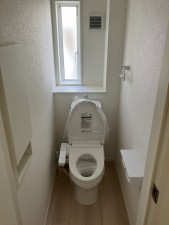 長野市大字北堀、新築一戸建てのトイレ画像です