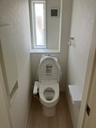 長野市大字北堀、新築一戸建てのトイレ画像です