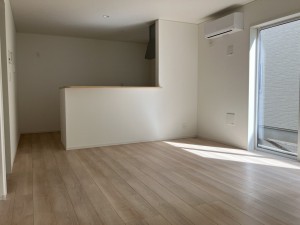 長野市大字北堀、新築一戸建ての居間画像です