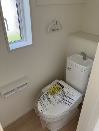 長野市大字北堀、新築一戸建てのトイレ画像です