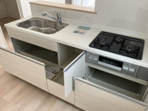 長野市大字北堀、新築一戸建てのキッチン画像です