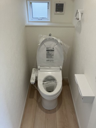長野市大字北堀、新築一戸建てのトイレ画像です