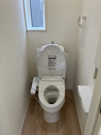 長野市大字北堀、新築一戸建てのトイレ画像です