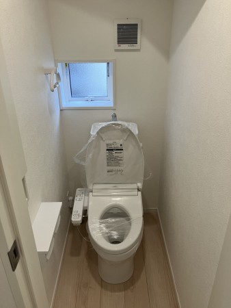 長野市大字北堀、新築一戸建てのトイレ画像です