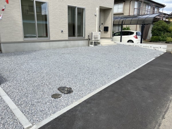長野市大字北堀、新築一戸建ての駐車場画像です