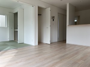 須坂市大字日滝、新築一戸建ての居間画像です