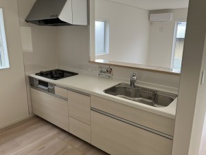 須坂市大字日滝、新築一戸建てのキッチン画像です
