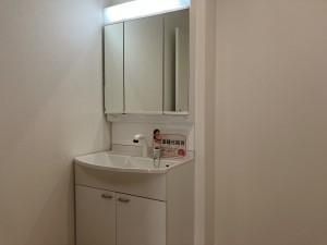 須坂市大字日滝、新築一戸建ての洗面画像です