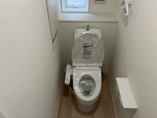 須坂市大字日滝、新築一戸建てのトイレ画像です