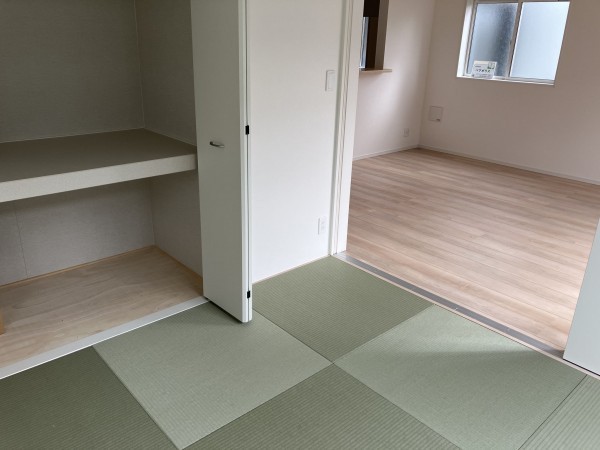 須坂市大字日滝、新築一戸建ての居間画像です