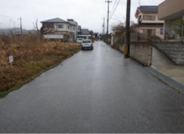 長浜市法楽寺町、土地の前面道路を含む現地写真画像です