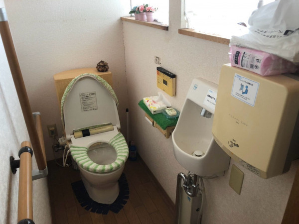 米原市堂谷、中古一戸建てのトイレ画像です