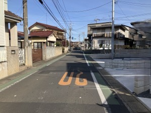 上尾市大字中新井、新築一戸建ての前面道路を含む現地写真画像です