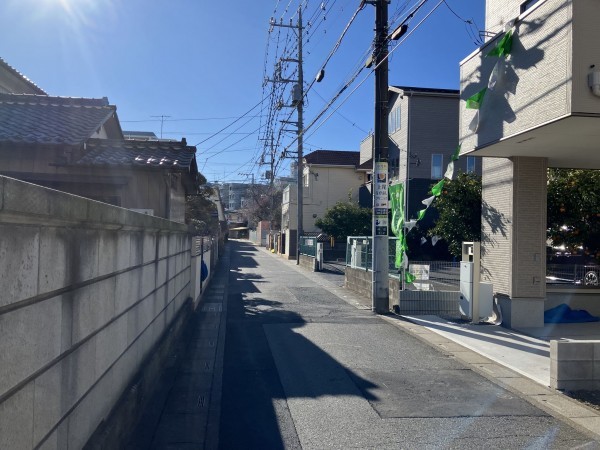 上尾市仲町、新築一戸建ての前面道路を含む現地写真画像です