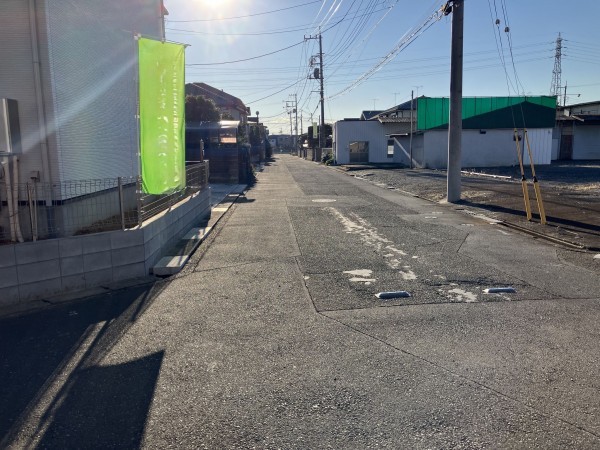 上尾市浅間台、新築一戸建ての前面道路を含む現地写真画像です