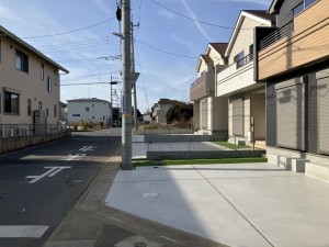 上尾市向山、新築一戸建ての前面道路を含む現地写真画像です