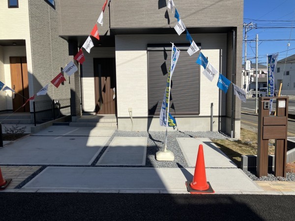 上尾市小泉、新築一戸建ての駐車場画像です