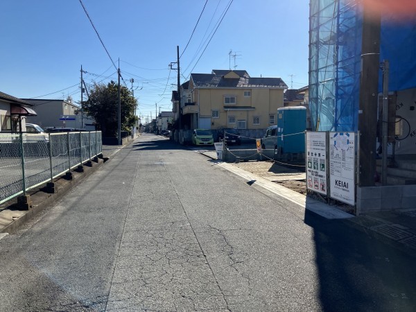 上尾市浅間台、新築一戸建ての前面道路を含む現地写真画像です