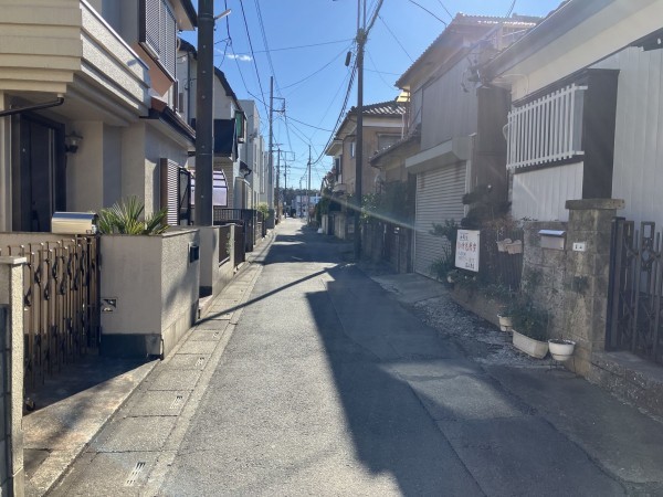 上尾市東町、新築一戸建ての前面道路を含む現地写真画像です