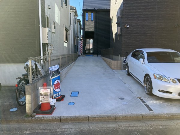 上尾市緑丘、新築一戸建ての駐車場画像です