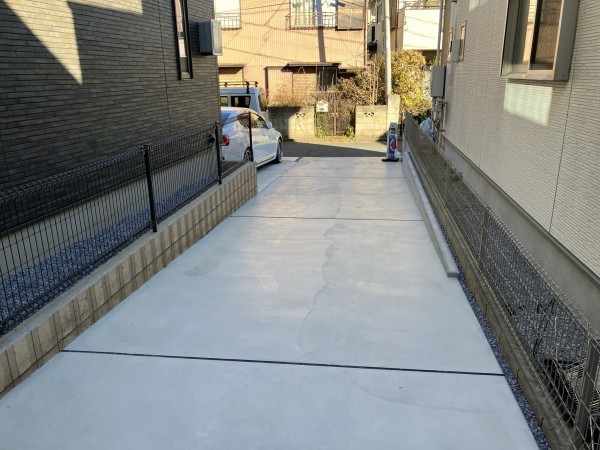 上尾市緑丘、新築一戸建ての駐車場画像です