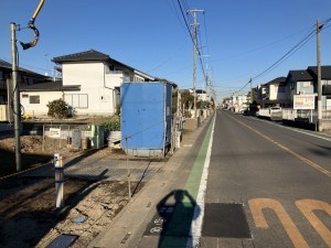 上尾市浅間台、新築一戸建ての前面道路を含む現地写真画像です