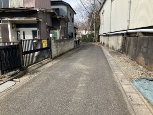 上尾市中分、土地の前面道路を含む現地写真画像です