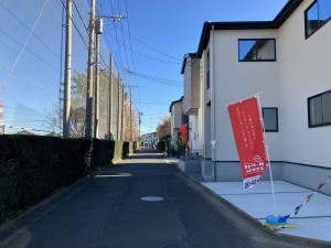 上尾市二ツ宮、新築一戸建ての前面道路を含む現地写真画像です