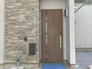 上尾市栄町、新築一戸建ての玄関画像です