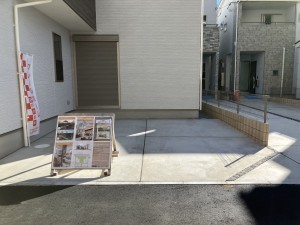 上尾市栄町、新築一戸建ての駐車場画像です