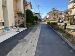 上尾市栄町、新築一戸建ての前面道路を含む現地写真画像です