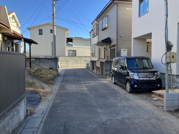 上尾市本町、新築一戸建ての前面道路を含む現地写真画像です