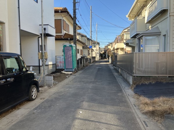 上尾市本町、新築一戸建ての前面道路を含む現地写真画像です