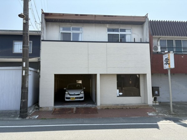 熊本市東区八反田、収益物件/店舗付住宅の画像です